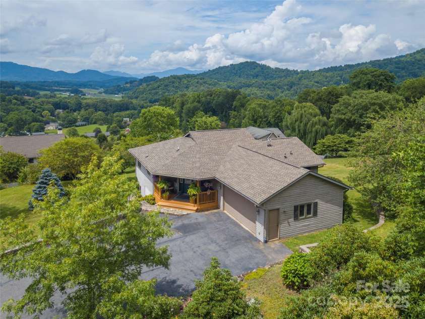 34 Pond View Drive, Waynesville, NC 28786.  MLS# CAR4210248, YatesRealty ID 8322. 