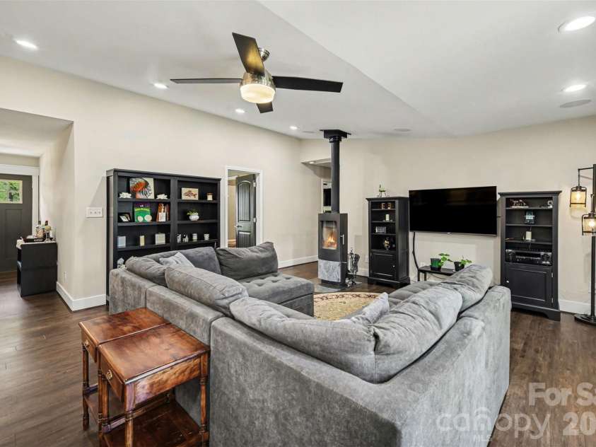 4629 Halstead Drive, Charlotte, NC 28209.  MLS# CAR4358166, YatesRealty ID 8322. 