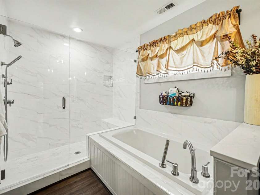 4629 Halstead Drive, Charlotte, NC 28209.  MLS# CAR4358166, YatesRealty ID 8322. 