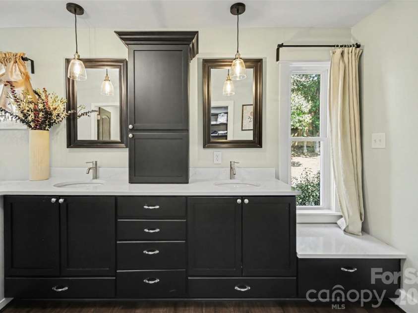 4629 Halstead Drive, Charlotte, NC 28209.  MLS# CAR4358166, YatesRealty ID 8322. 