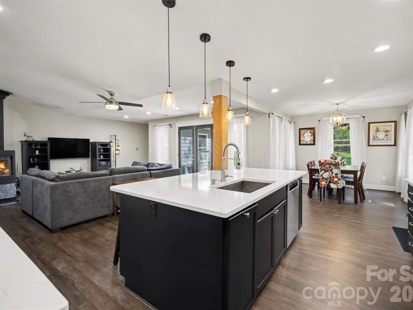 4629 Halstead Drive, Charlotte, NC 28209.  MLS# CAR4358166, YatesRealty ID 8322. Feel connected even when you are in the kitchen