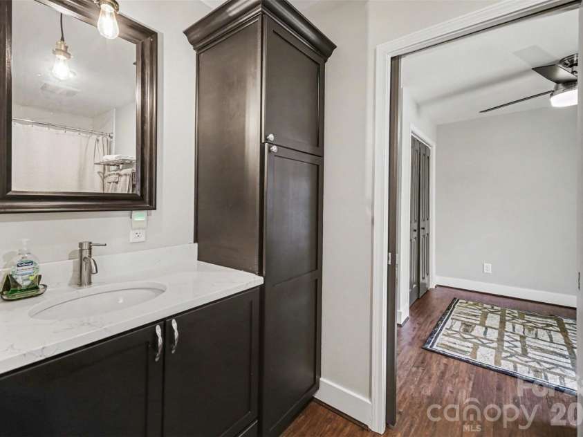 4629 Halstead Drive, Charlotte, NC 28209.  MLS# CAR4358166, YatesRealty ID 8322. Jack and Jill bath