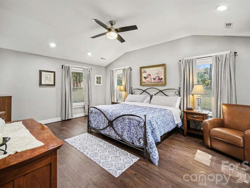 4629 Halstead Drive, Charlotte, NC 28209.  MLS# CAR4358166, YatesRealty ID 8322. Private Primary
