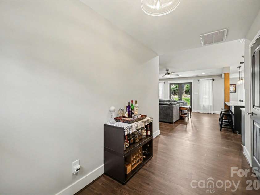 4629 Halstead Drive, Charlotte, NC 28209.  MLS# CAR4358166, YatesRealty ID 8322. Wide entry 