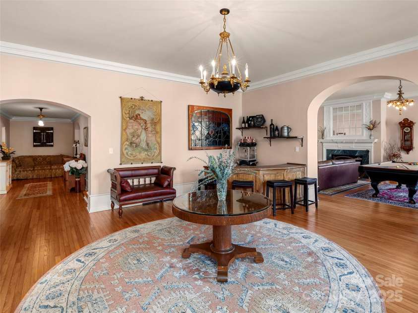 1 Sunset Parkway, Asheville, NC 28801.  MLS# CAR4211577, YatesRealty ID 8323. 