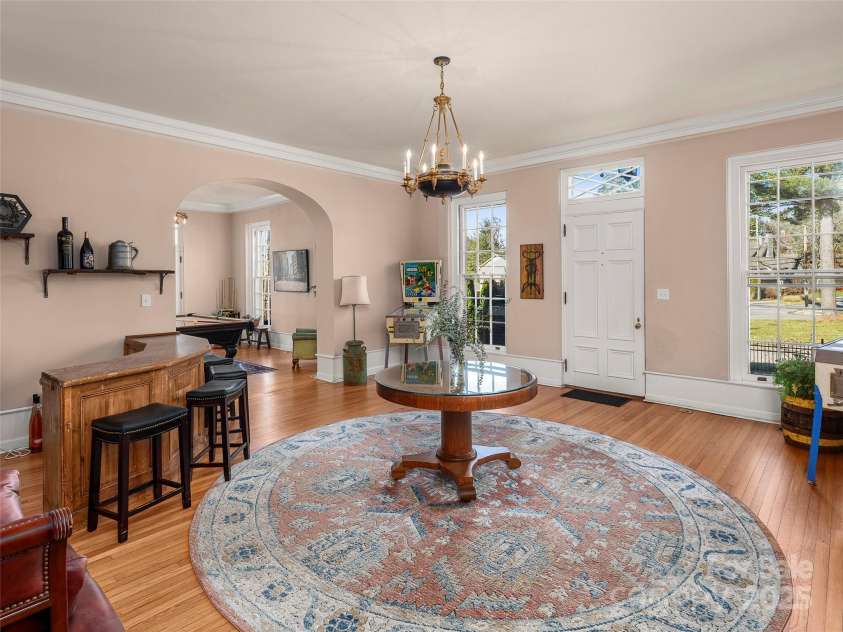 1 Sunset Parkway, Asheville, NC 28801.  MLS# CAR4211577, YatesRealty ID 8323. 