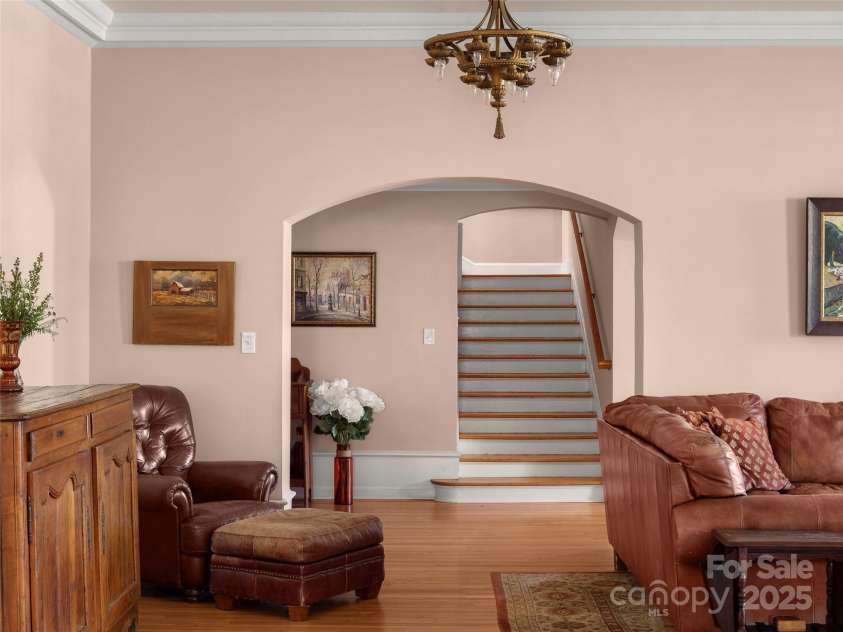 1 Sunset Parkway, Asheville, NC 28801.  MLS# CAR4211577, YatesRealty ID 8323. 