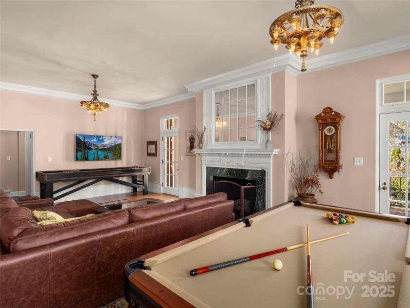 1 Sunset Parkway, Asheville, NC 28801.  MLS# CAR4211577, YatesRealty ID 8323. 