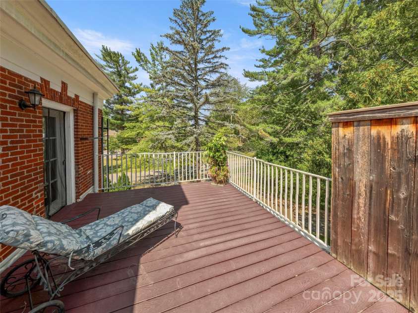 1 Sunset Parkway, Asheville, NC 28801.  MLS# CAR4211577, YatesRealty ID 8323. 