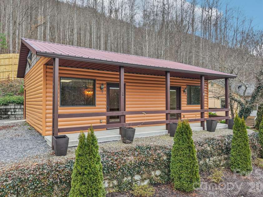 955 Soco Road, Maggie Valley, NC 28751.  MLS# CAR4347649, YatesRealty ID 8323. 