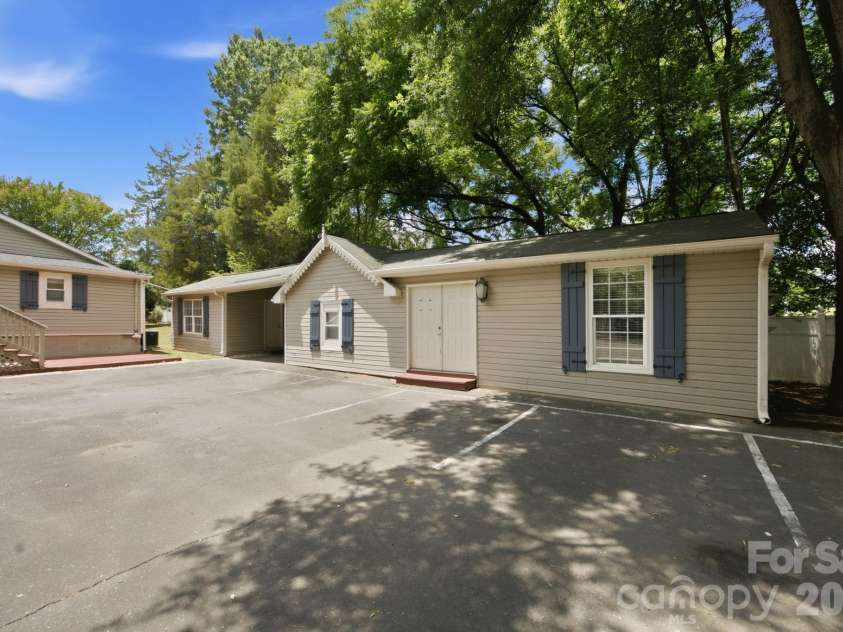 19428 Zion Avenue, Cornelius, NC 28031.  MLS# CAR4314350, YatesRealty ID 8324. Flex space & Storage