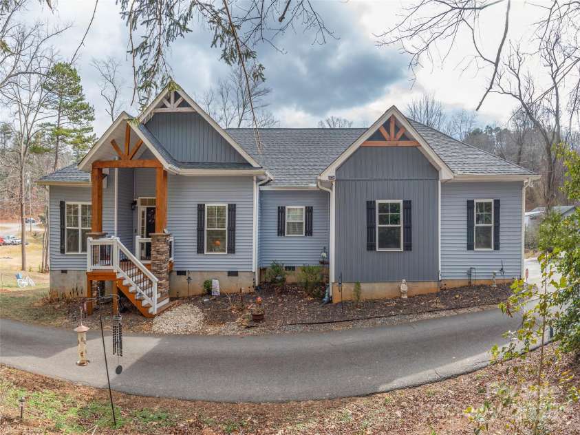 176 Sardis Road, Asheville, NC 28806.  MLS# CAR4221598, YatesRealty ID 8325. 