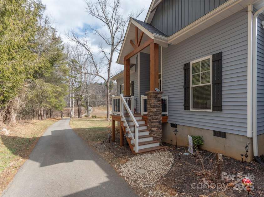 176 Sardis Road, Asheville, NC 28806.  MLS# CAR4221598, YatesRealty ID 8325. 