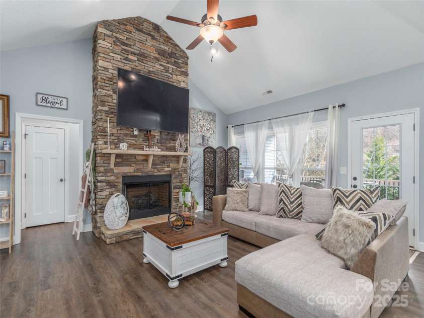 176 Sardis Road, Asheville, NC 28806.  MLS# CAR4221598, YatesRealty ID 8325. 