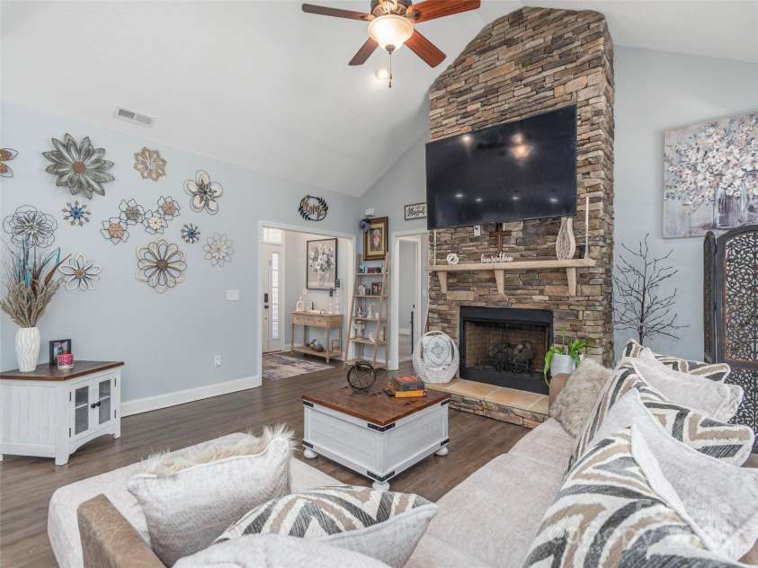 176 Sardis Road, Asheville, NC 28806.  MLS# CAR4221598, YatesRealty ID 8325. 