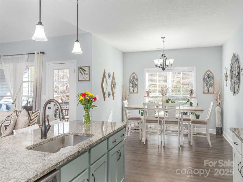 176 Sardis Road, Asheville, NC 28806.  MLS# CAR4221598, YatesRealty ID 8325. 