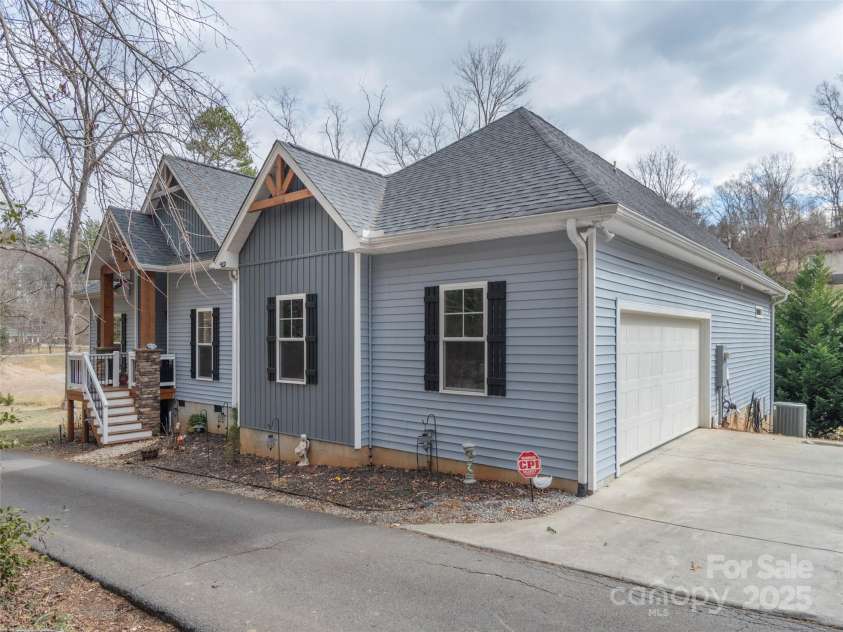 176 Sardis Road, Asheville, NC 28806.  MLS# CAR4221598, YatesRealty ID 8325. 