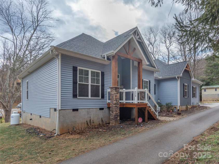 176 Sardis Road, Asheville, NC 28806.  MLS# CAR4221598, YatesRealty ID 8325. 