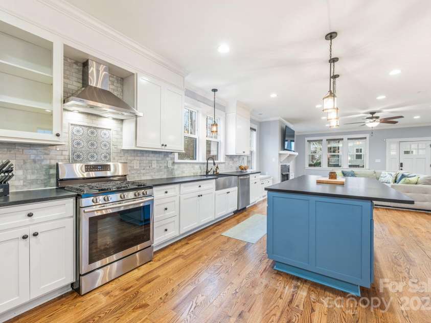 331 Solomon Street, Charlotte, NC 28216.  MLS# CAR4222767, YatesRealty ID 8326. 