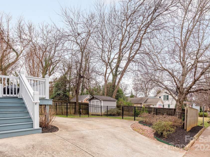 331 Solomon Street, Charlotte, NC 28216.  MLS# CAR4222767, YatesRealty ID 8326. 