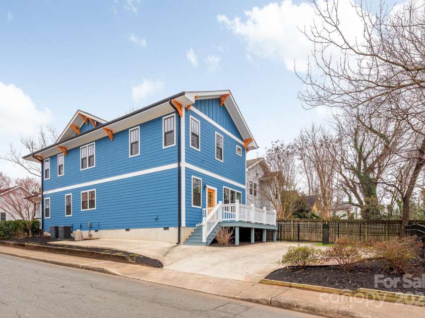 331 Solomon Street, Charlotte, NC 28216.  MLS# CAR4222767, YatesRealty ID 8326. 