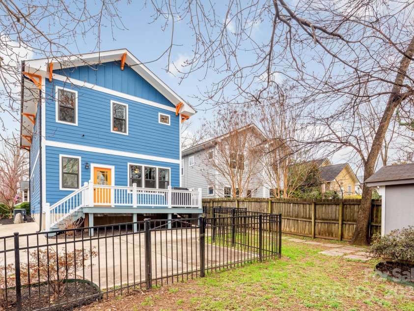 331 Solomon Street, Charlotte, NC 28216.  MLS# CAR4222767, YatesRealty ID 8326. 