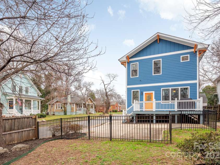 331 Solomon Street, Charlotte, NC 28216.  MLS# CAR4222767, YatesRealty ID 8326. 