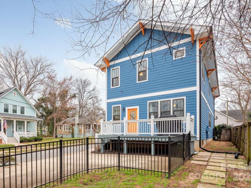 331 Solomon Street, Charlotte, NC 28216.  MLS# CAR4222767, YatesRealty ID 8326. 