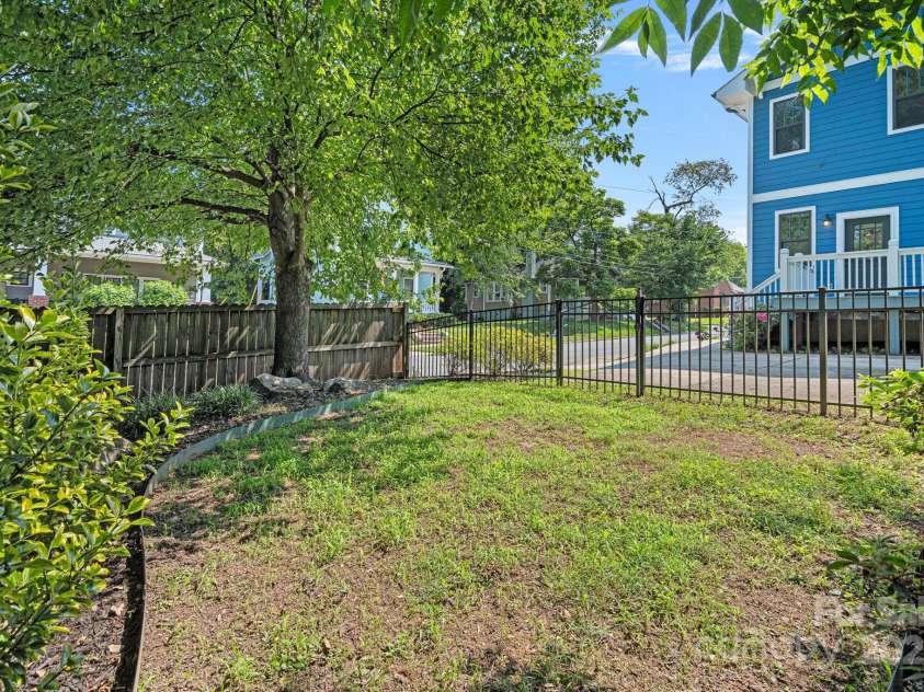331 Solomon Street, Charlotte, NC 28216.  MLS# CAR4294000, YatesRealty ID 8326. 