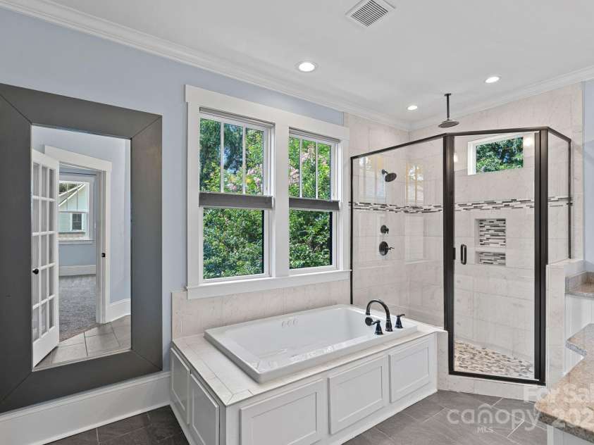 331 Solomon Street, Charlotte, NC 28216.  MLS# CAR4294000, YatesRealty ID 8326. Primary Bathroom