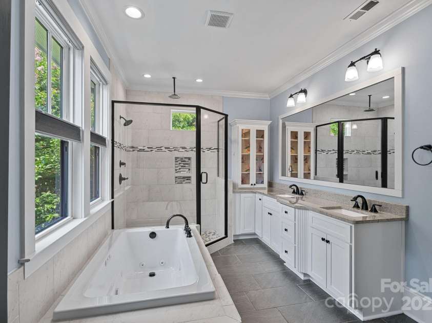 331 Solomon Street, Charlotte, NC 28216.  MLS# CAR4294000, YatesRealty ID 8326. Primary Bathroom