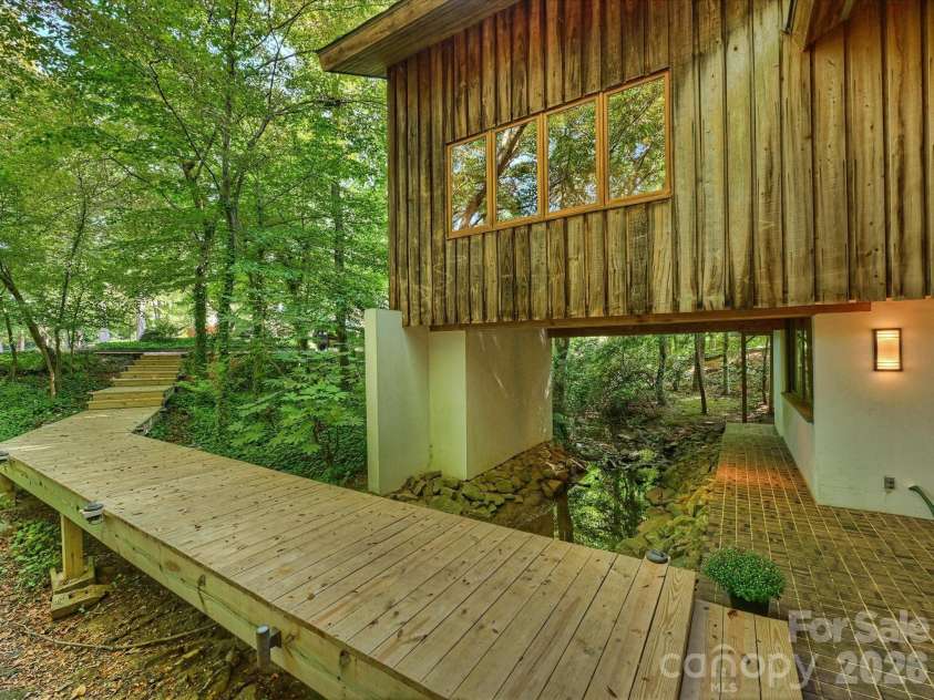 5624 Glenkirk Road, Charlotte, NC 28210.  MLS# CAR4311190, YatesRealty ID 8329. 