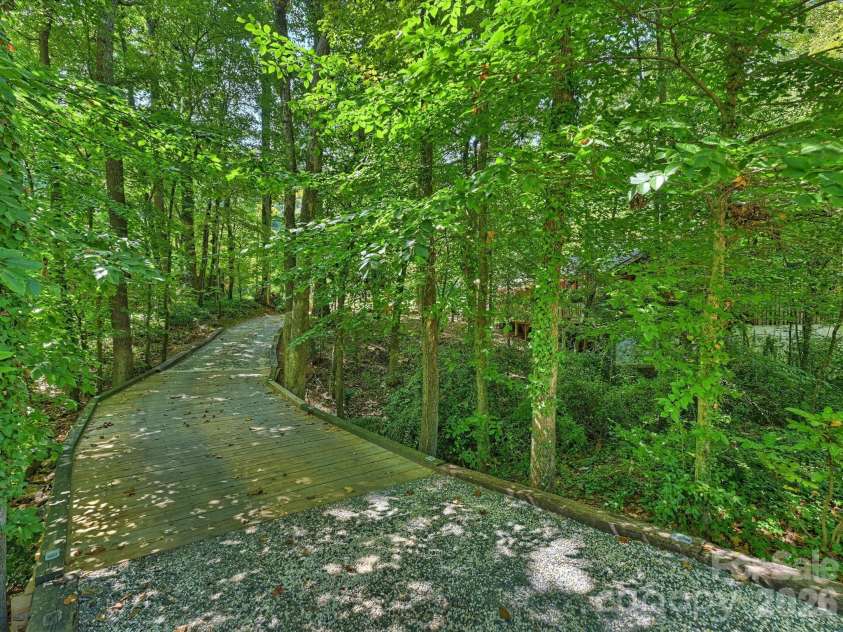 5624 Glenkirk Road, Charlotte, NC 28210.  MLS# CAR4311190, YatesRealty ID 8329. 