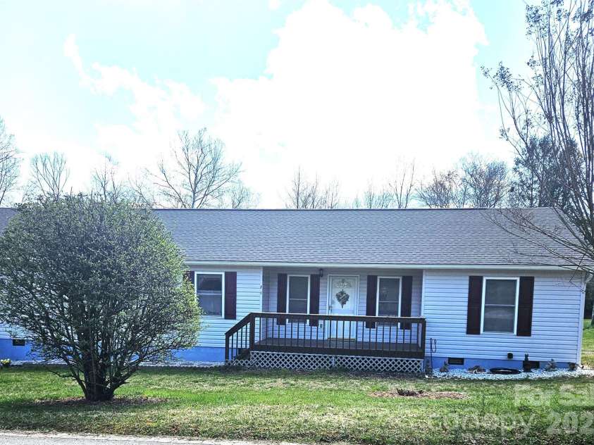 271 Stradley Mountain Road, Asheville, NC 28806.  MLS# CAR4213787, YatesRealty ID 833. 