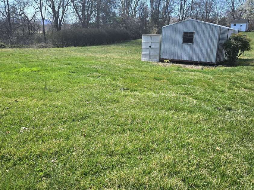 271 Stradley Mountain Road, Asheville, NC 28806.  MLS# CAR4213787, YatesRealty ID 833. 