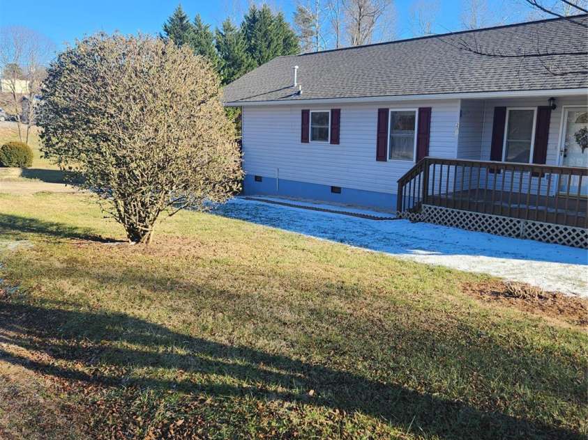 271 Stradley Mountain Road, Asheville, NC 28806.  MLS# CAR4213787, YatesRealty ID 833. 