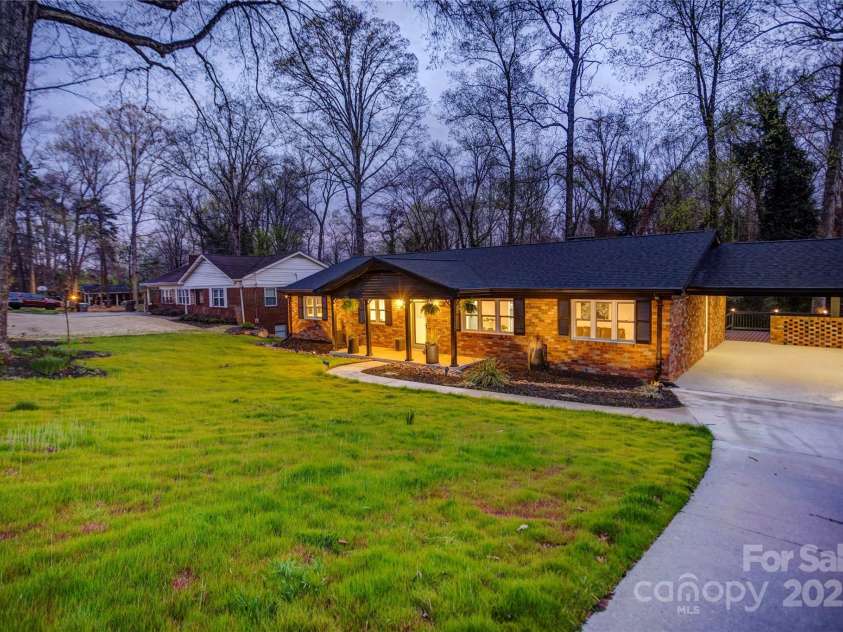 308 Dakota Street, Kannapolis, NC 28083.  MLS# CAR4227333, YatesRealty ID 8330. 2 miles from downtown Kannapolis.