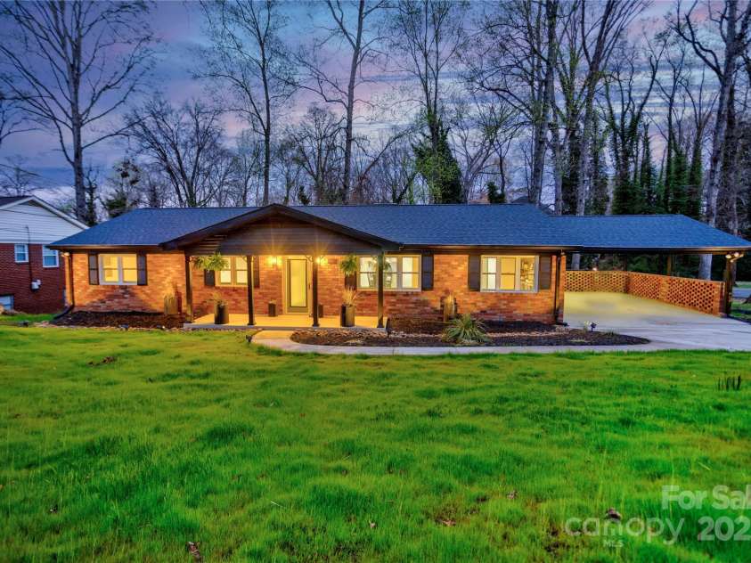308 Dakota Street, Kannapolis, NC 28083.  MLS# CAR4227333, YatesRealty ID 8330. 2 miles from I-85.