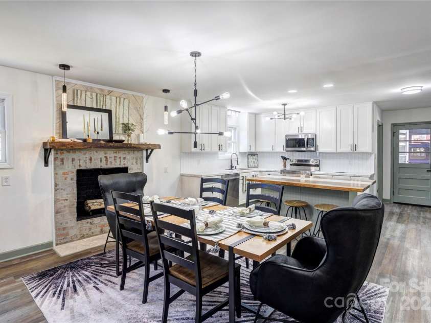 308 Dakota Street, Kannapolis, NC 28083.  MLS# CAR4227333, YatesRealty ID 8330. Open area with lots of natural light.