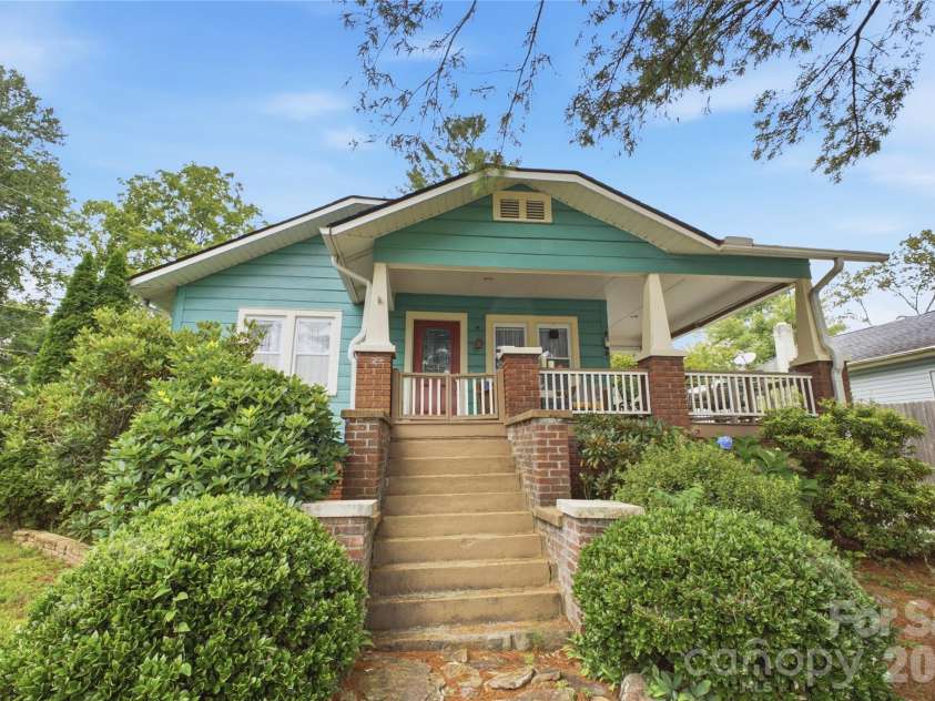 1207 Willow Road, Hendersonville, NC 28739.  MLS# CAR4405569, YatesRealty ID 8331. 