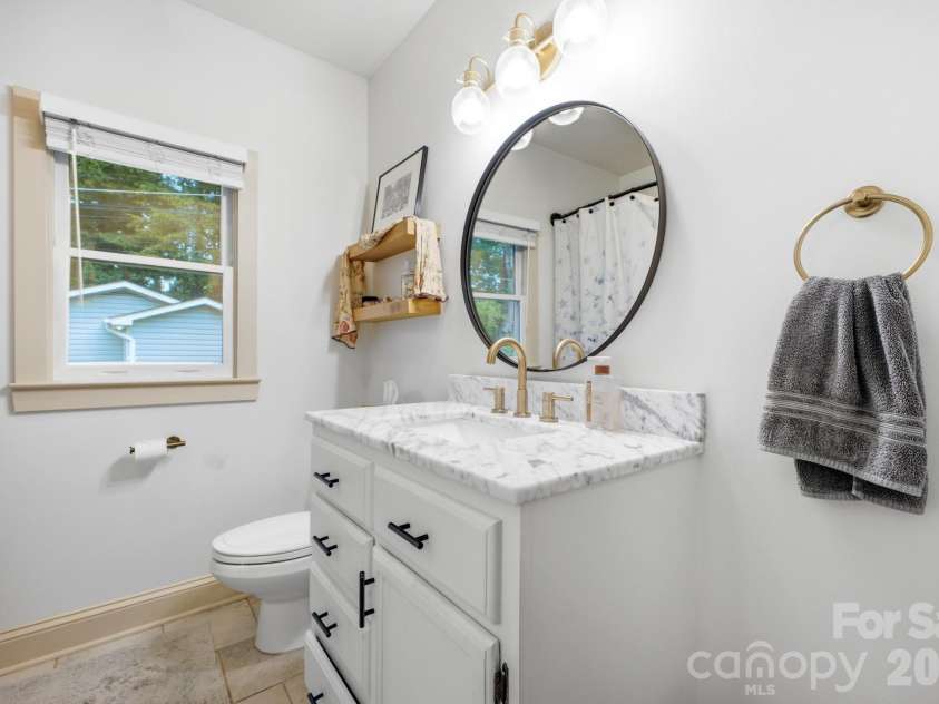 1207 Willow Road, Hendersonville, NC 28739.  MLS# CAR4405569, YatesRealty ID 8331. Bathroom 2