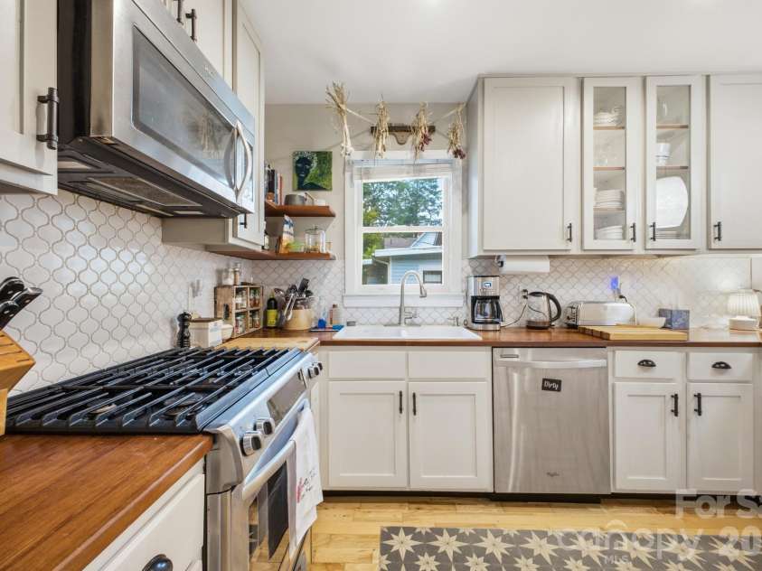1207 Willow Road, Hendersonville, NC 28739.  MLS# CAR4405569, YatesRealty ID 8331. Kitchen 3
