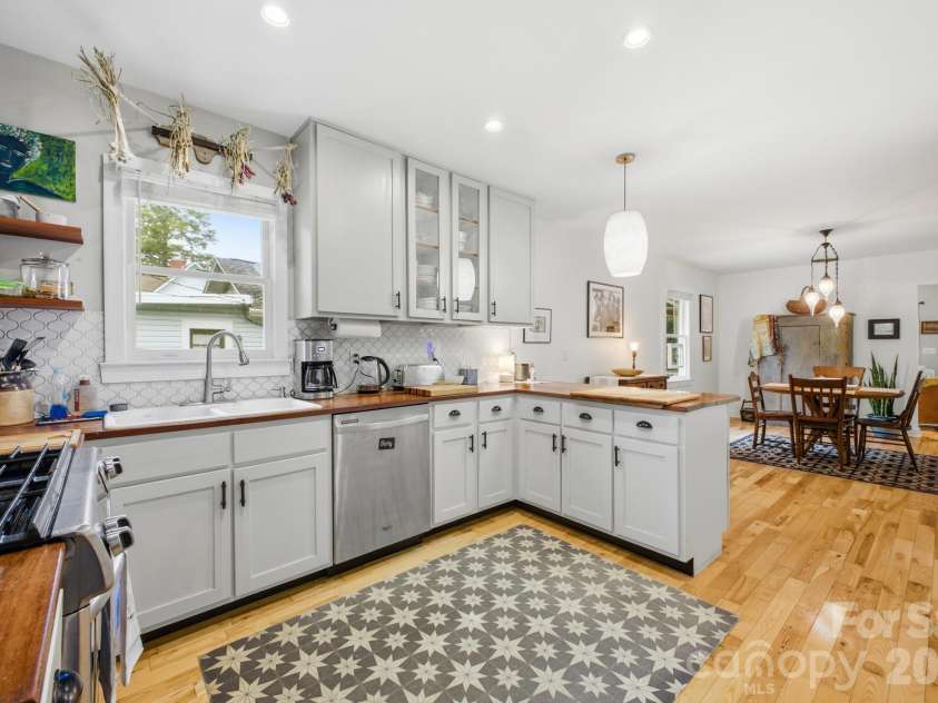 1207 Willow Road, Hendersonville, NC 28739.  MLS# CAR4405569, YatesRealty ID 8331. Kitchen 4