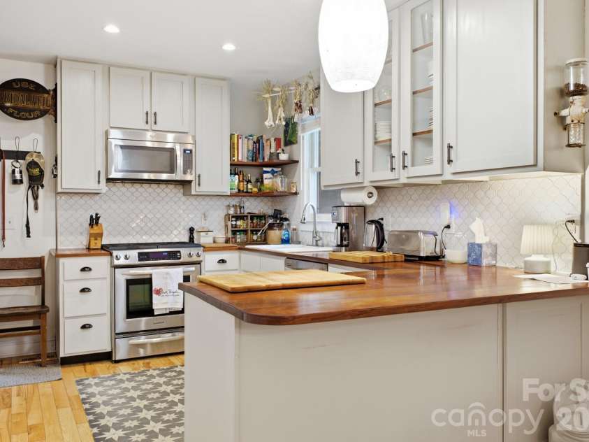 1207 Willow Road, Hendersonville, NC 28739.  MLS# CAR4405569, YatesRealty ID 8331. Kitchen 5
