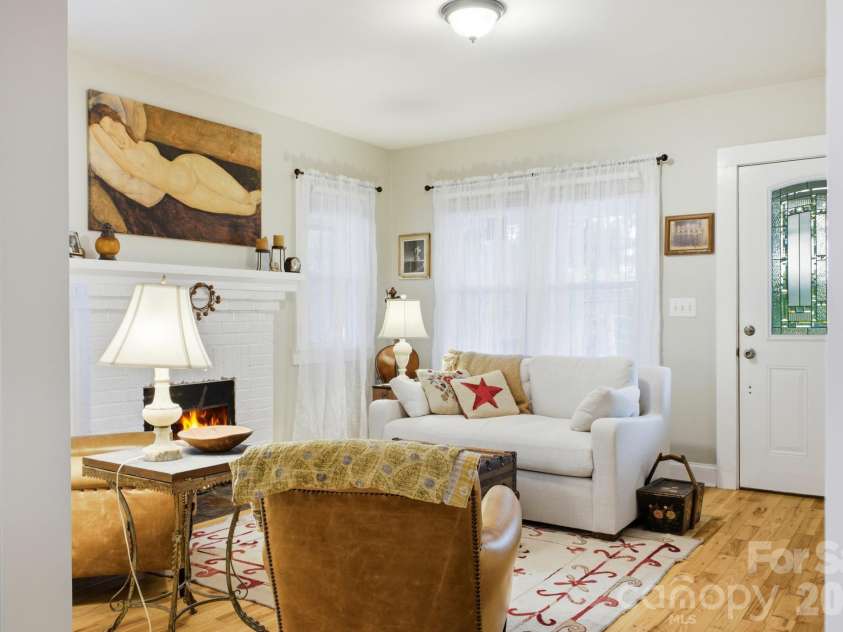 1207 Willow Road, Hendersonville, NC 28739.  MLS# CAR4405569, YatesRealty ID 8331. LR 2
