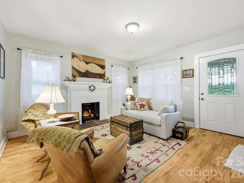 1207 Willow Road, Hendersonville, NC 28739.  MLS# CAR4405569, YatesRealty ID 8331. LR