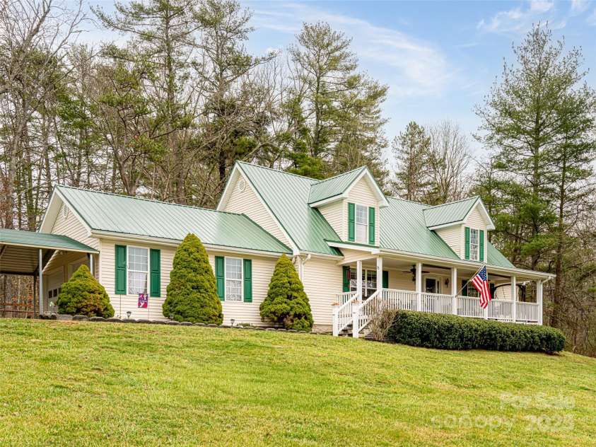 15 Vision Hill Drive, Weaverville, NC 28787.  MLS# CAR4231422, YatesRealty ID 8332. 