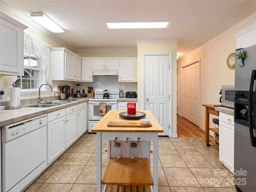 15 Vision Hill Drive, Weaverville, NC 28787.  MLS# CAR4231422, YatesRealty ID 8332. 