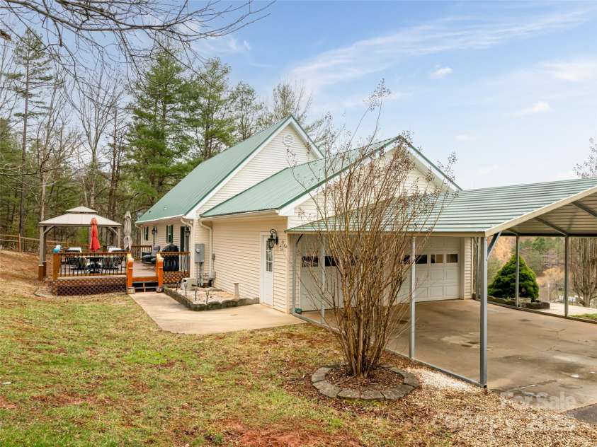15 Vision Hill Drive, Weaverville, NC 28787.  MLS# CAR4231422, YatesRealty ID 8332. 