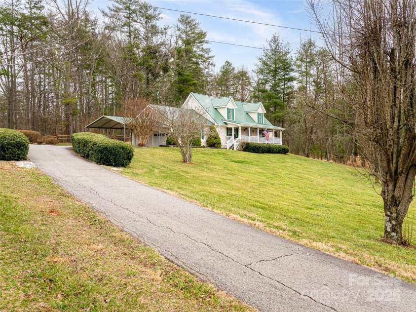 15 Vision Hill Drive, Weaverville, NC 28787.  MLS# CAR4231422, YatesRealty ID 8332. 